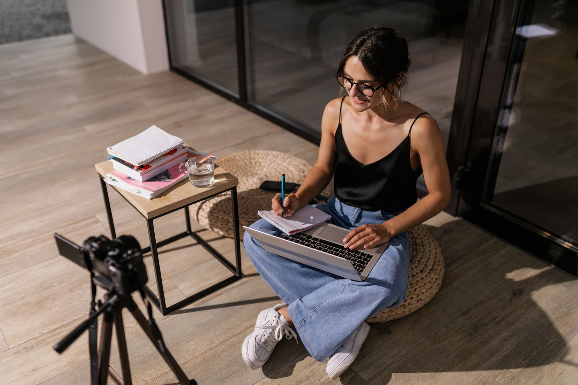 1. Content Angle là gì? Định nghĩa dễ hiểu nhất - Content Angle Là Gì? Bí Quyết Tạo Góc Nhìn Độc Đáo Giúp Bài Viết Viral