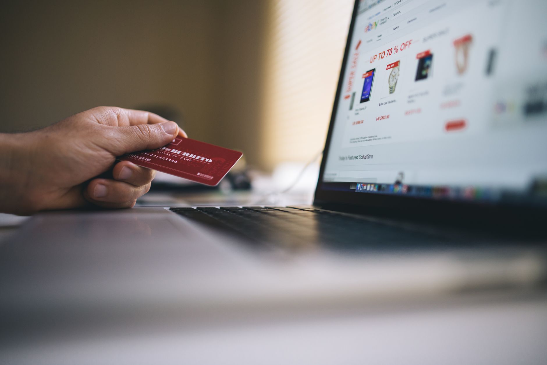1. Sai Lầm #1: Không Xác Định Rõ Chân Dung Khách Hàng Mục Tiêu - Ecommerce Marketing Strategy: Sai Lầm Phổ Biến Và Cách