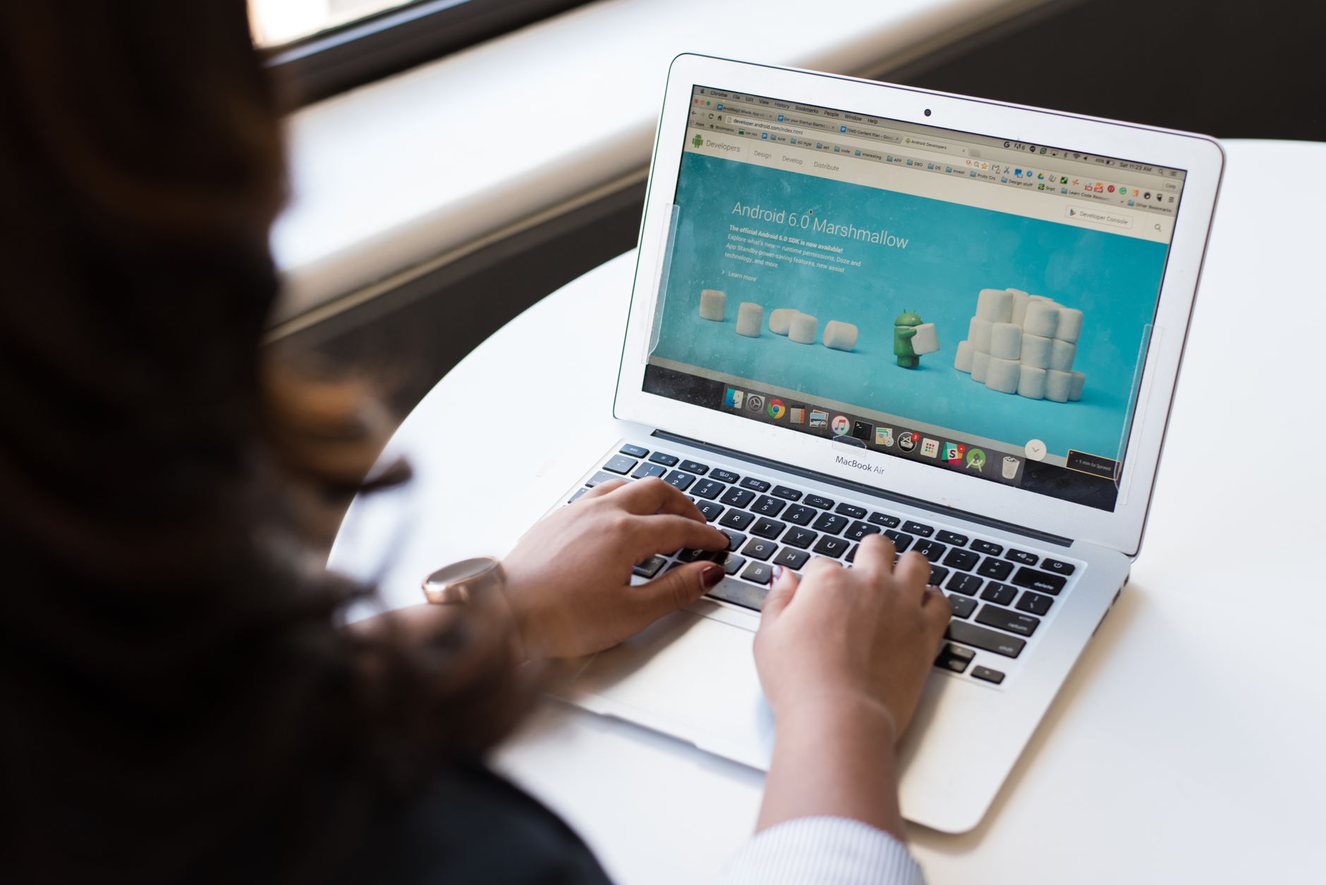 1. Favicon Website Là Gì? - Favicon Website Là Gì? Cách Tạo Favicon Chuyên Nghiệp Tăng Nhận Diện Thương Hiệu