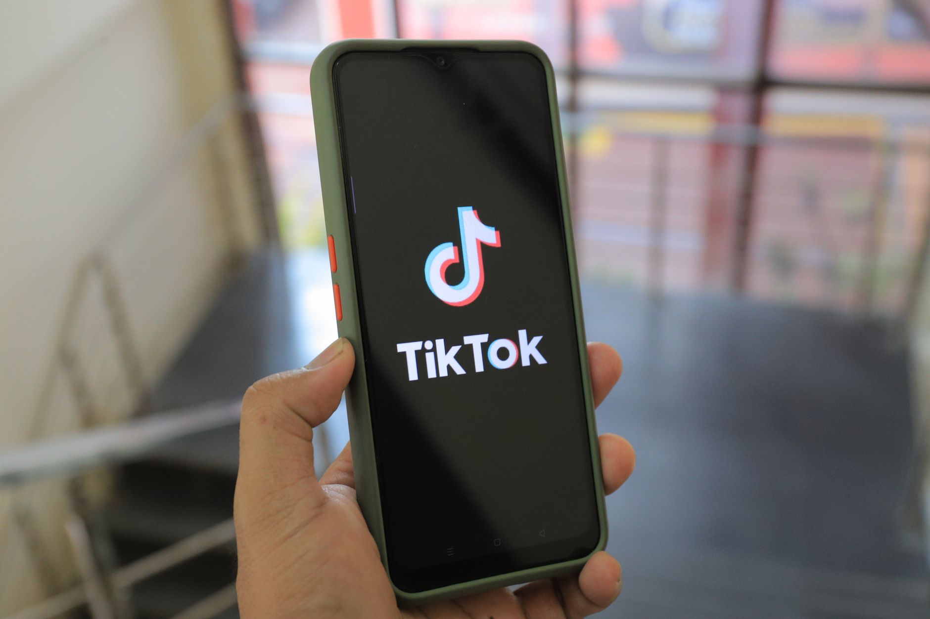 Tại Sao Nên Dùng Quảng Cáo Để Tăng Follow TikTok? - Hướng Dẫn Chạy Quảng Cáo Tăng Follow TikTok Hiệu Quả Từ A-Z (2025)