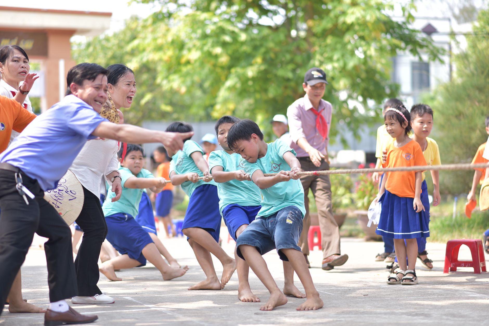 Tổng quan: Hai giải pháp, một mục tiêu - Làm Căn Cước Công Dân Online Qua Zalo vs Cách Ghi Âm Cuộc Gọi Zalo: Doanh Nghiệ