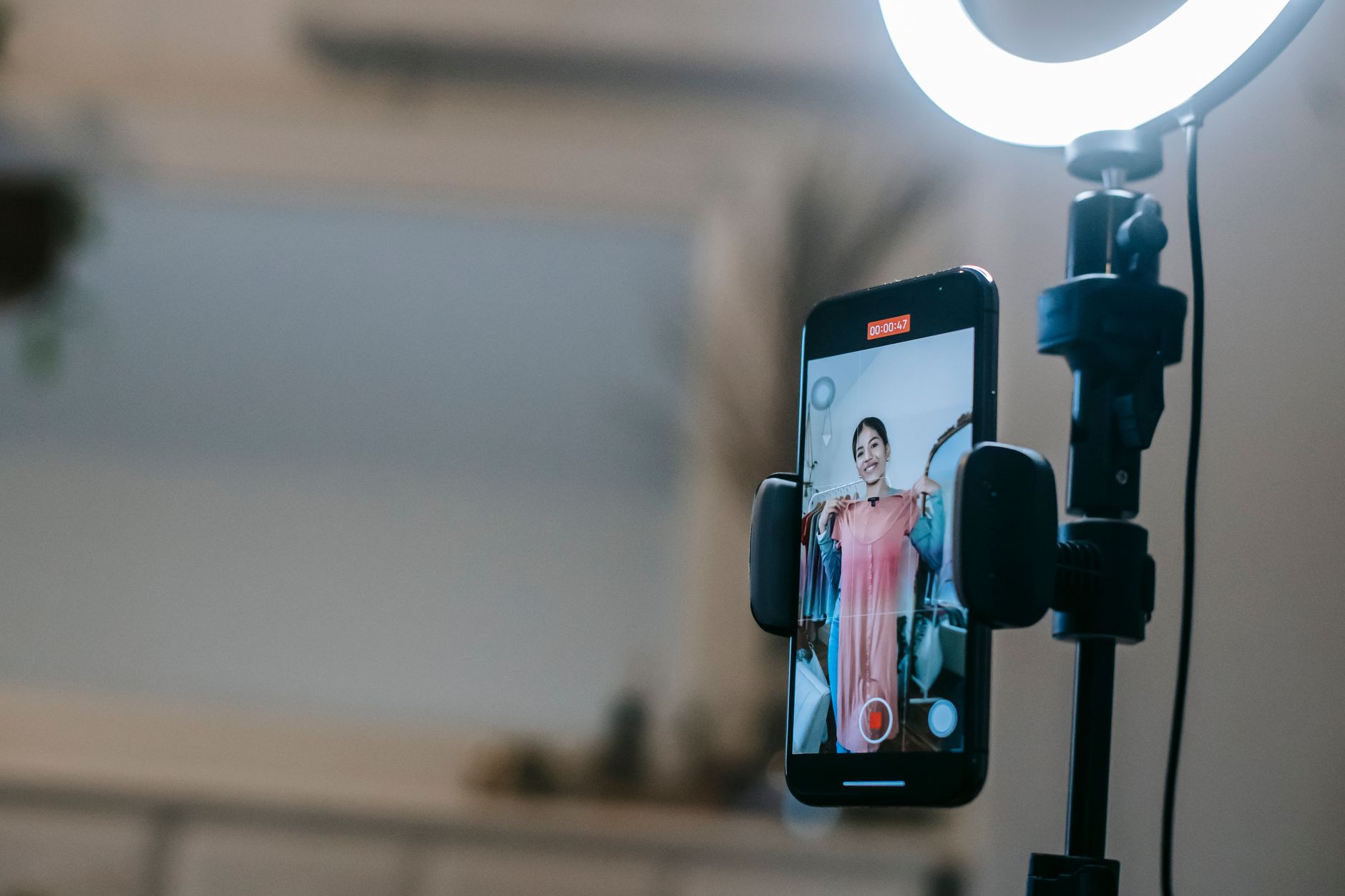 1. Tại Sao Livestream TikTok Là "Mỏ Vàng" Năm 2026? - Livestream TikTok + TikTok Livestream: Bí Quyết Tăng Hiệu Suất Gấp