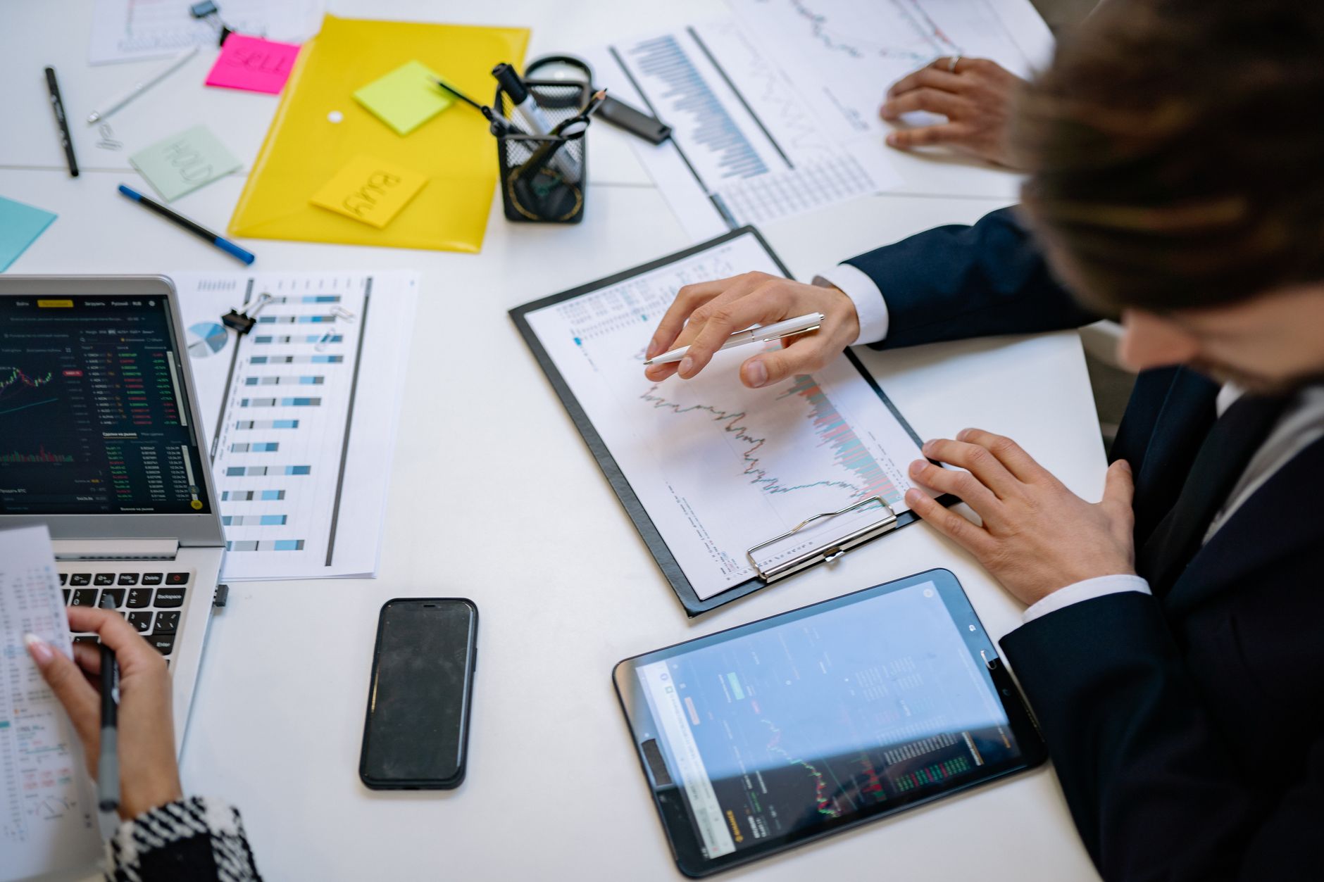 1. Tại Sao Marketing Tết Lại "Khó Nhằn" Hơn Các Mùa Khác? <a id="tai-sao-marketing-tet-lai-kho-nhan"></a> - Marketing Tế