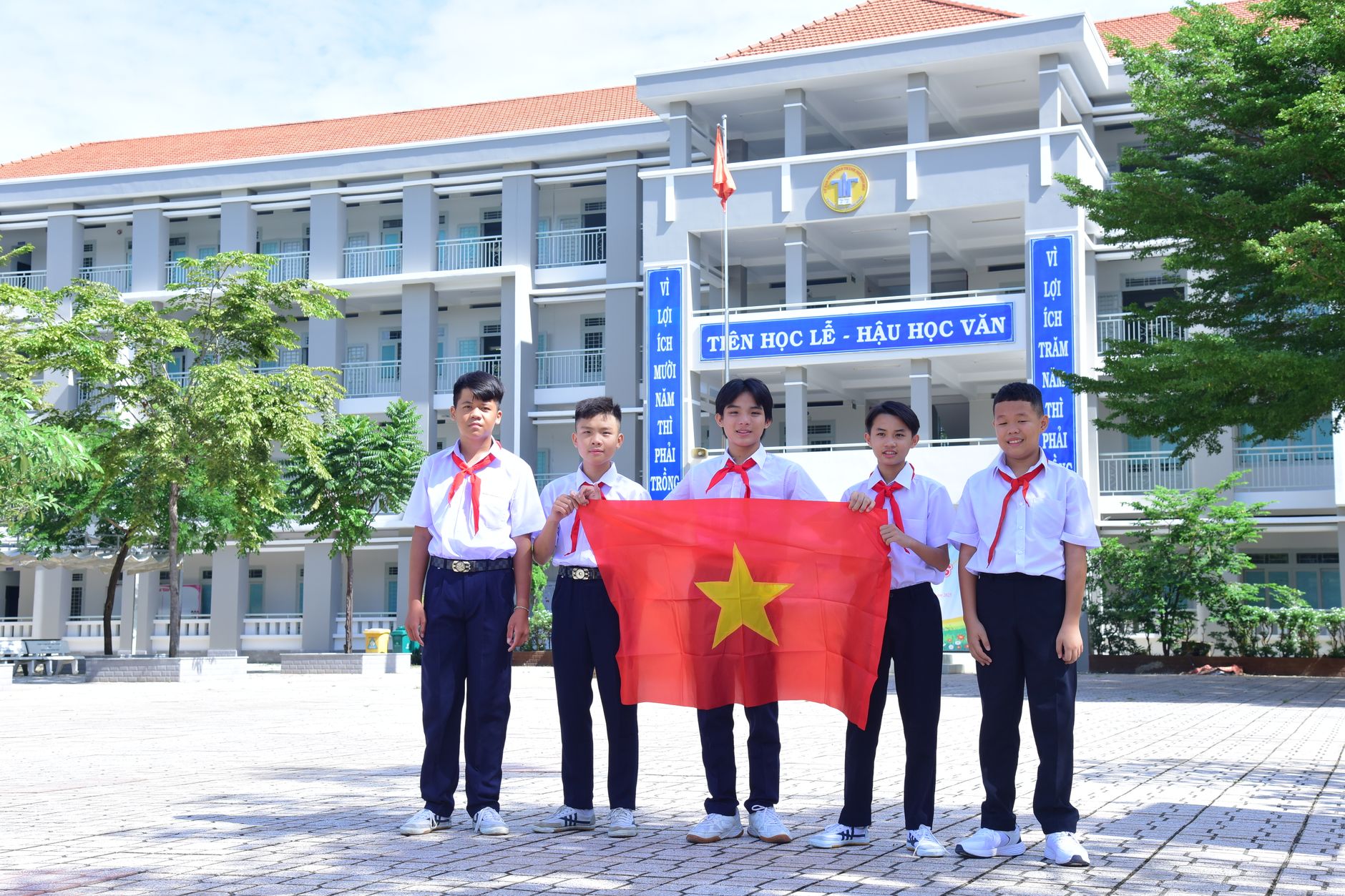 1. Xây Kênh TikTok Là Gì? - So Sánh Xây Kênh TikTok Và Ý Tưởng Xây Kênh TikTok: Nên Chọn Cái Nào Cho Doanh Nghiệp?