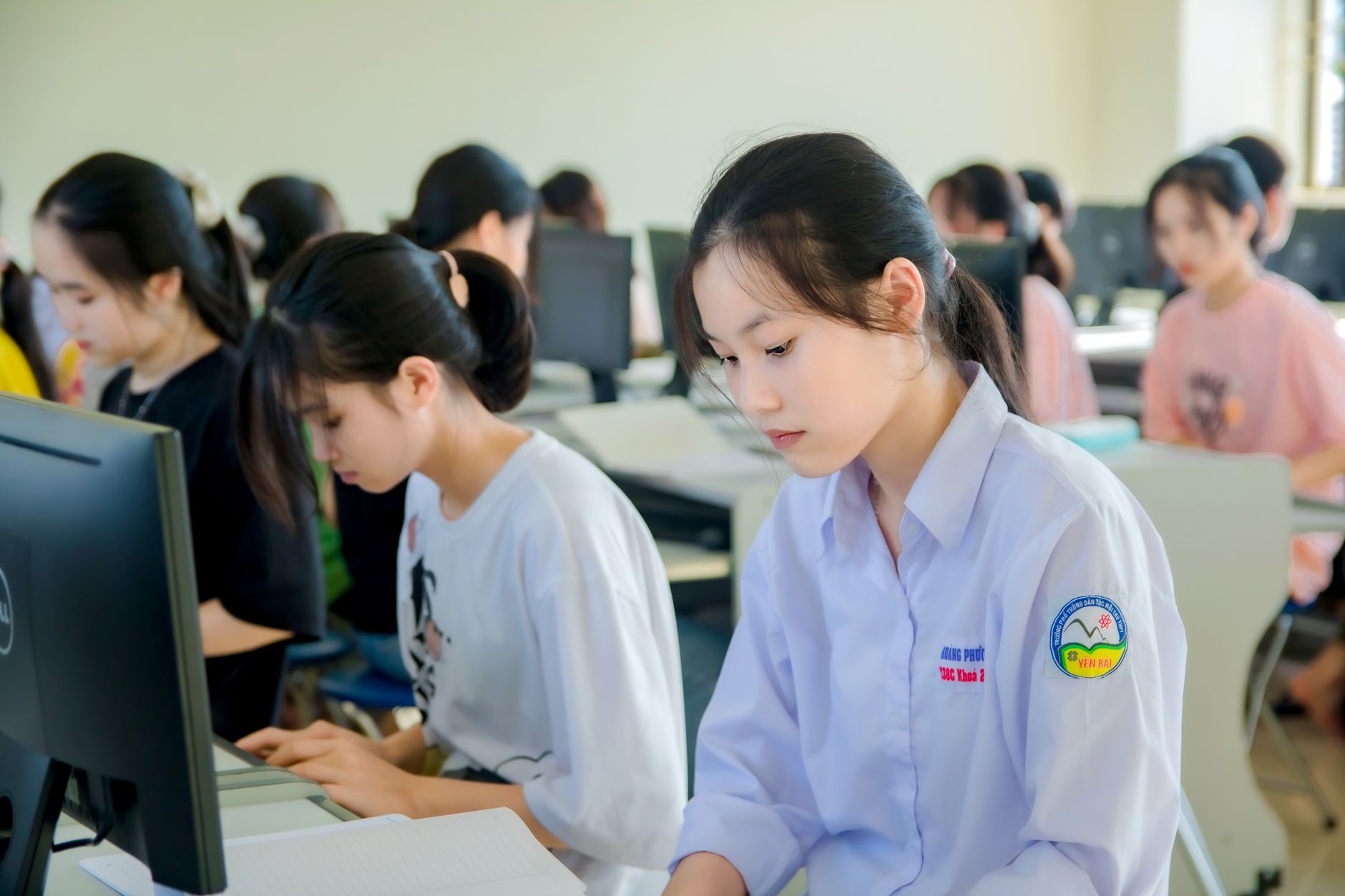 Tại sao 90% website ecommerce thất bại trong năm đầu? - Thiết Kế Website Ecommerce: Cách Làm Đúng Từ Đầu (2026)