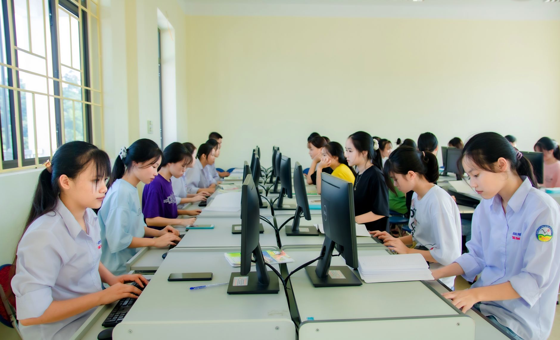 1. Tại Sao Website Y Tế Cần Đầu Tư Chuyên Nghiệp? - Thiết Kế Website Y Tế: Checklist Hoàn Chỉnh Cho Năm 2026
