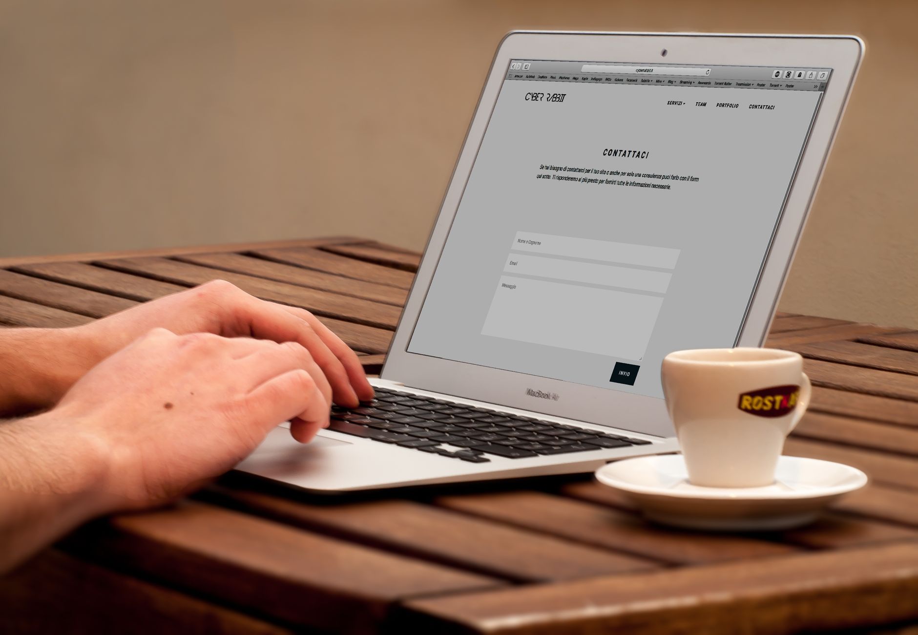 1. Tại sao cần kết hợp website TMĐT với thiết kế shop hoa chuyên nghiệp? - Top 5 Website Thương Mại Điện Tử Nổi Tiếng Kế