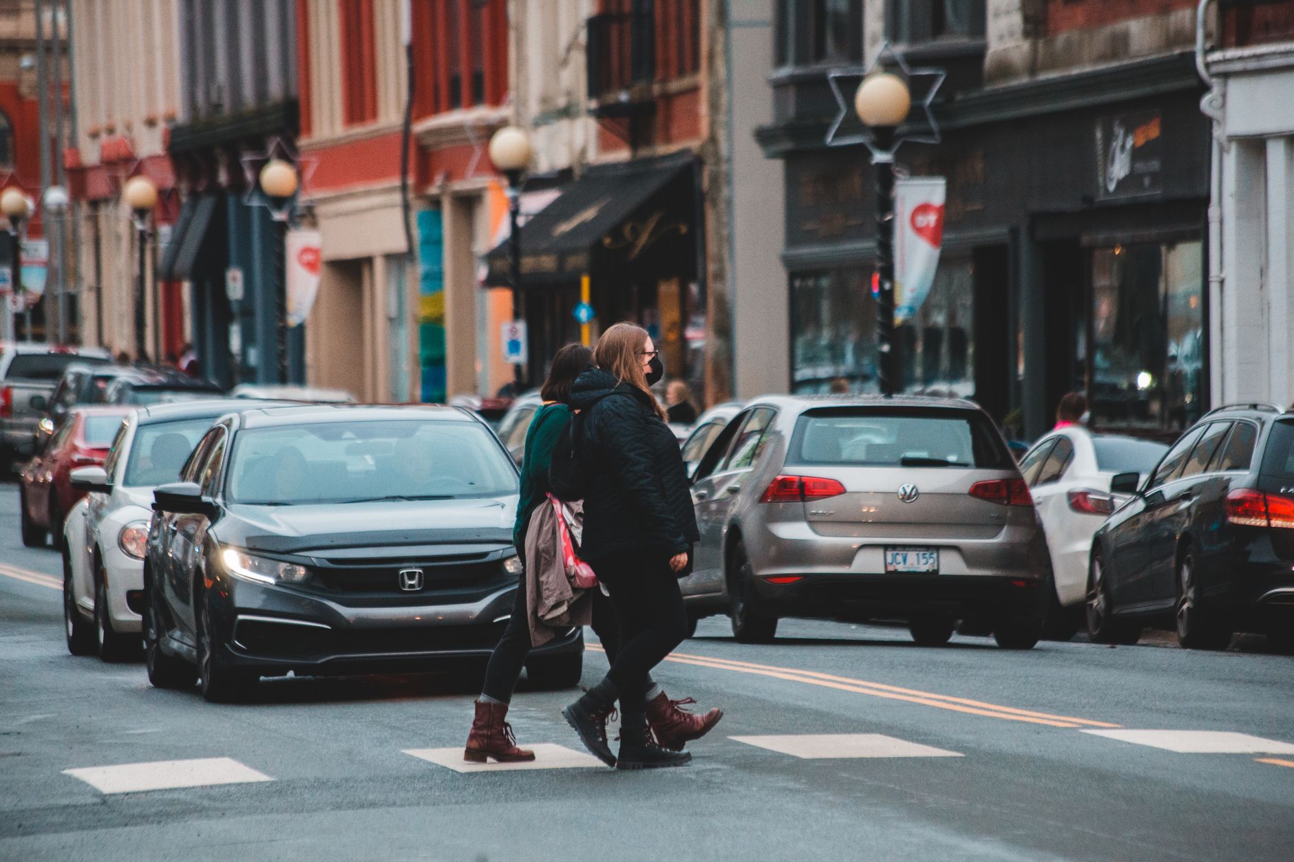 1. Traffic Là Gì? Định Nghĩa Đơn Giản Nhất - Từ Traffic Là Gì Đến Direct Traffic Là Gì: Lộ Trình Hoàn Chỉnh Cho Người Mớ