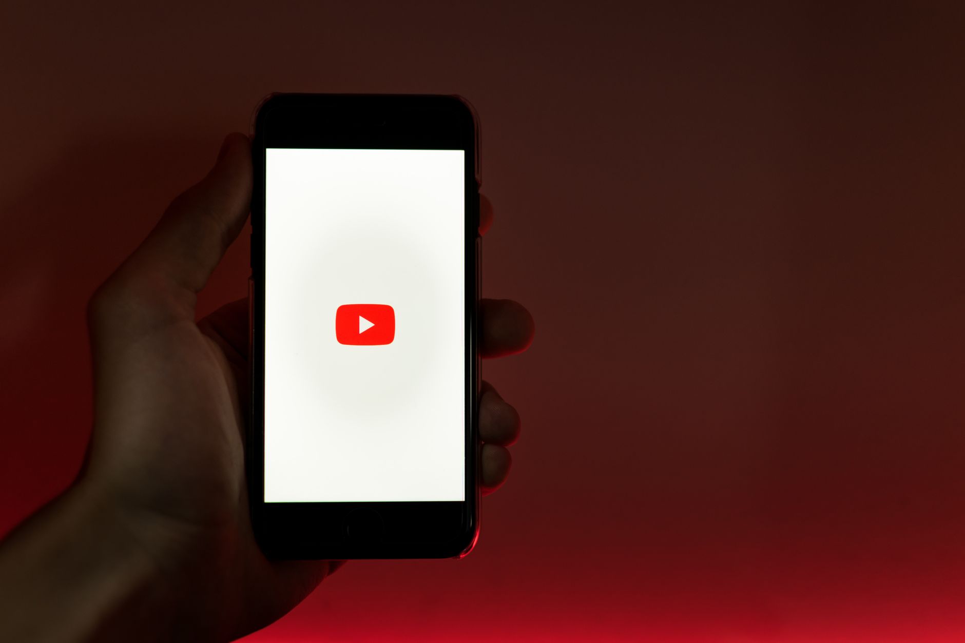 1. Tại Sao YouTube Ads Lại "Khó Nhằn" Với Người Mới? - YouTube Ads Cho Người Mới: Case Study Thực Tế Từ NgoiSaoMedia