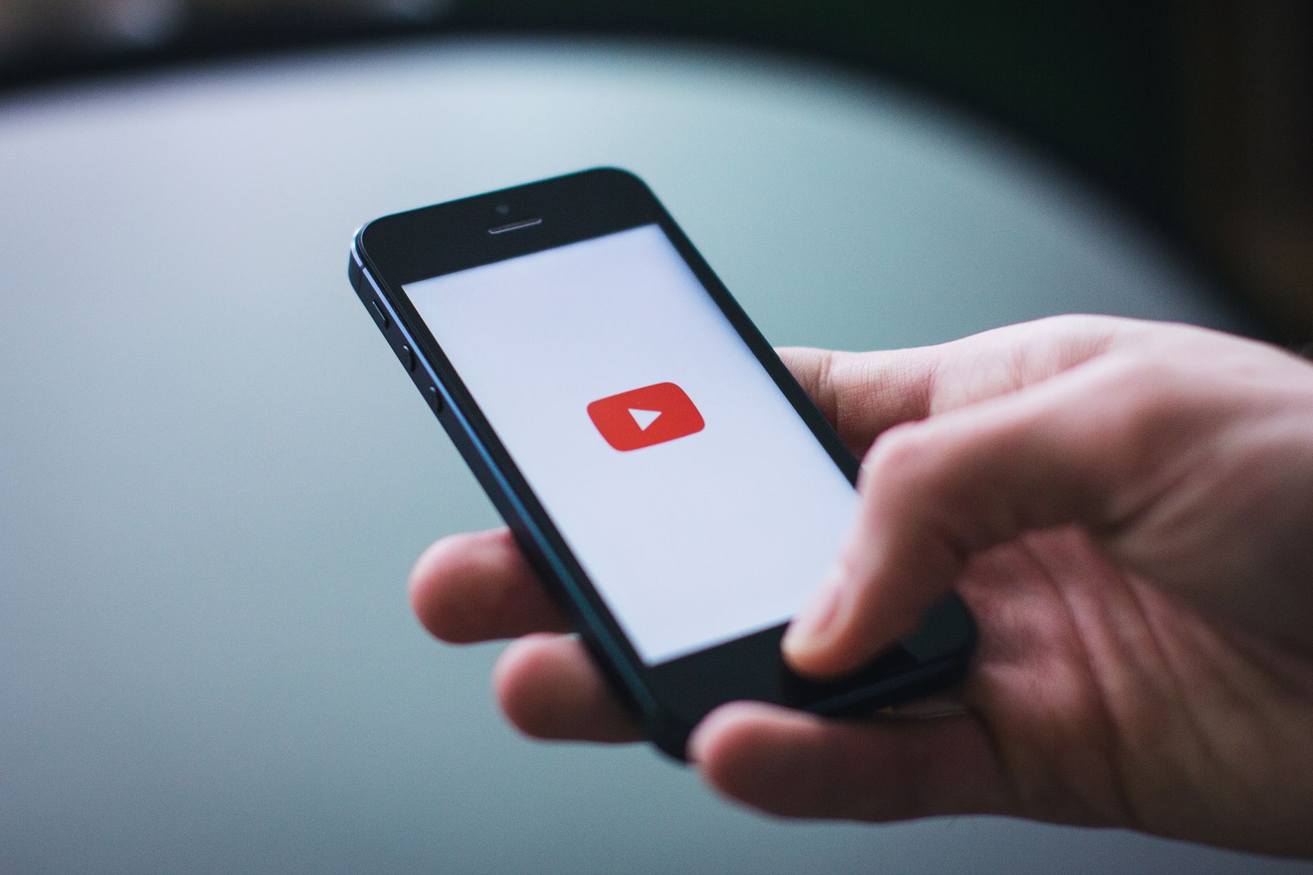 Tại Sao YouTube SEO Lại Quan Trọng Với Doanh Nghiệp? - YouTube SEO Cho Doanh Nghiệp: Cách Làm Đúng Từ Đầu