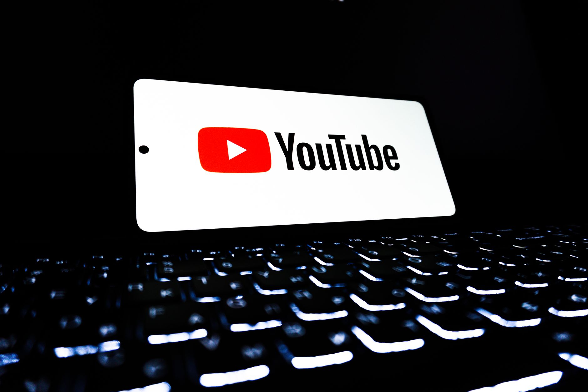 Tại Sao YouTube SEO Lại Quan Trọng Với Doanh Nghiệp Năm 2026? - YouTube SEO Cho Doanh Nghiệp: chiến lược tối ưu hiệu quả 2